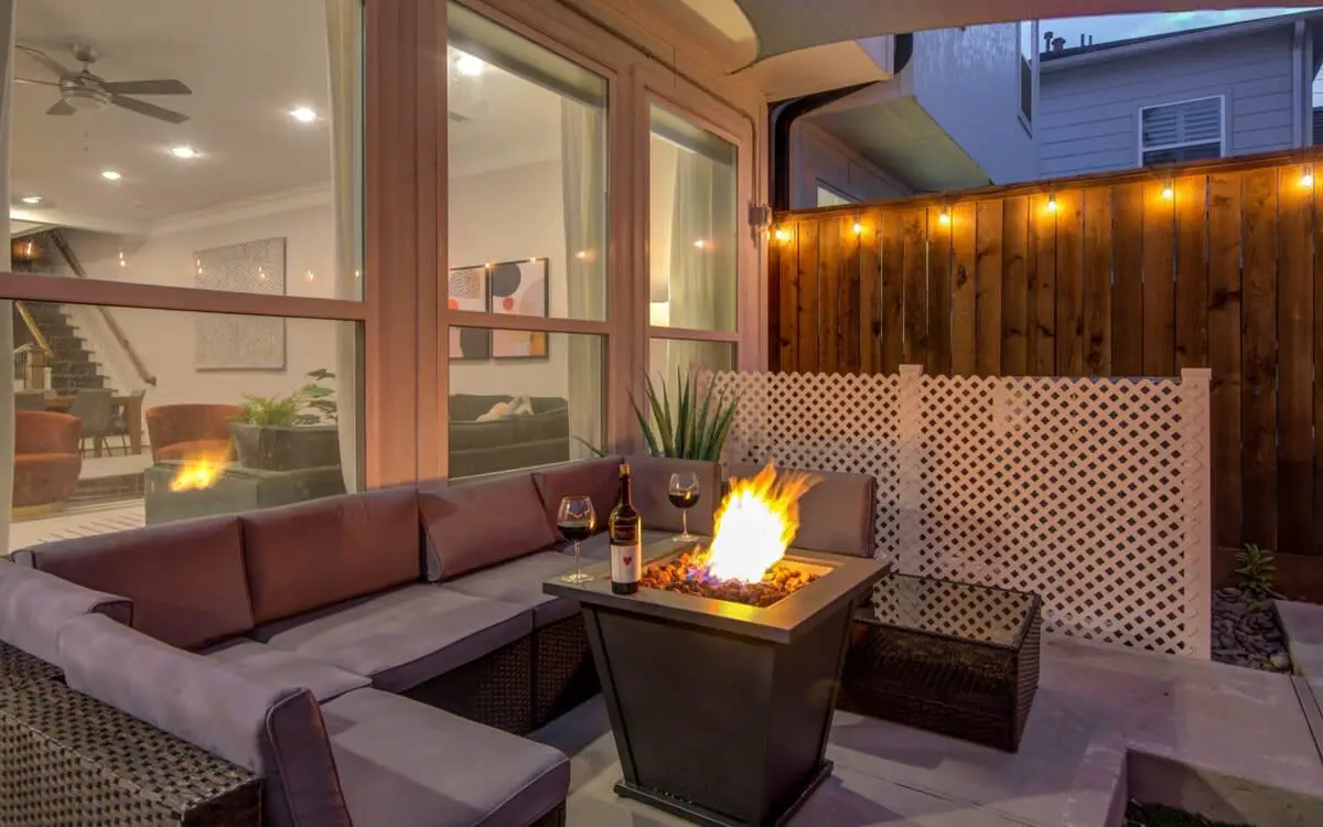 Houston Central Location - Stylish with Jacuzzi