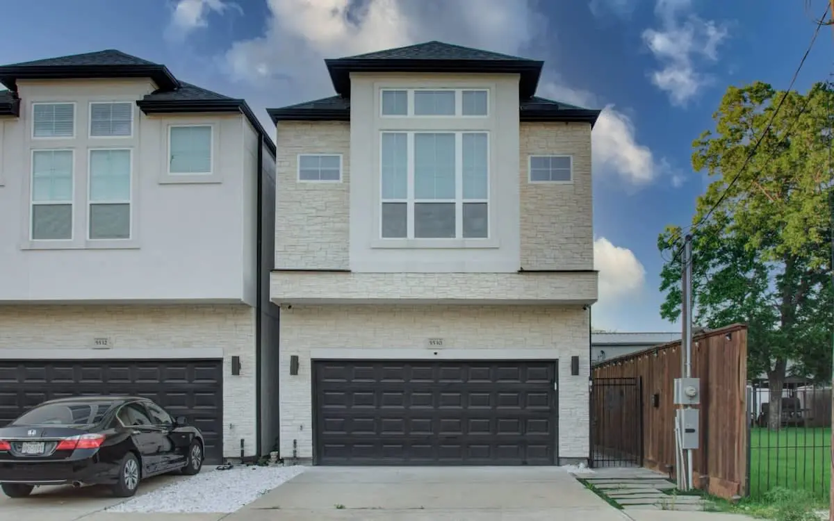 Houston Central Location - Stylish with Jacuzzi