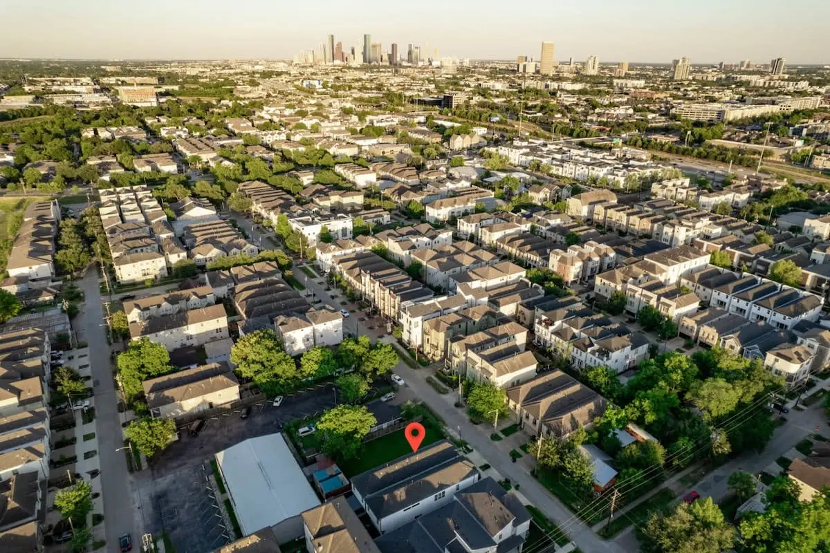 Houston Central Location - Stylish with Jacuzzi