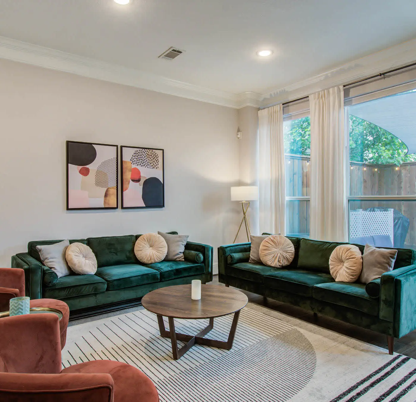 Houston Central Location - Stylish with Jacuzzi