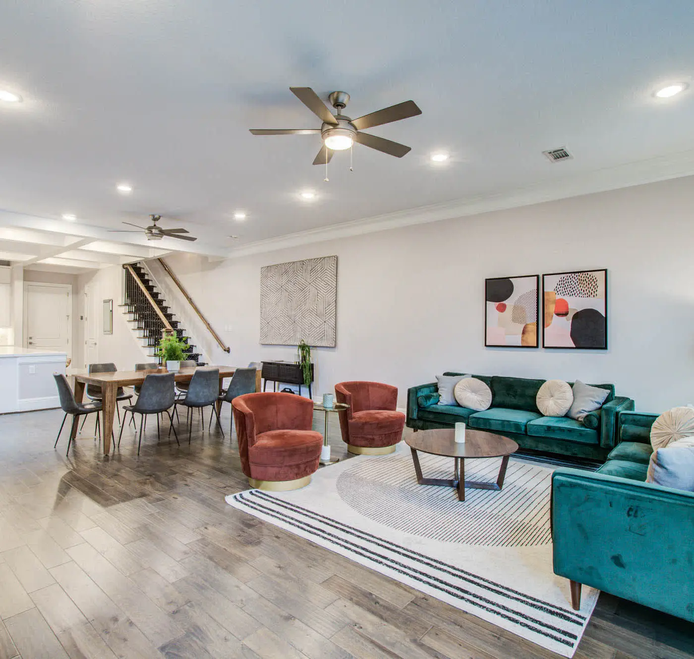 Houston Central Location - Stylish with Jacuzzi