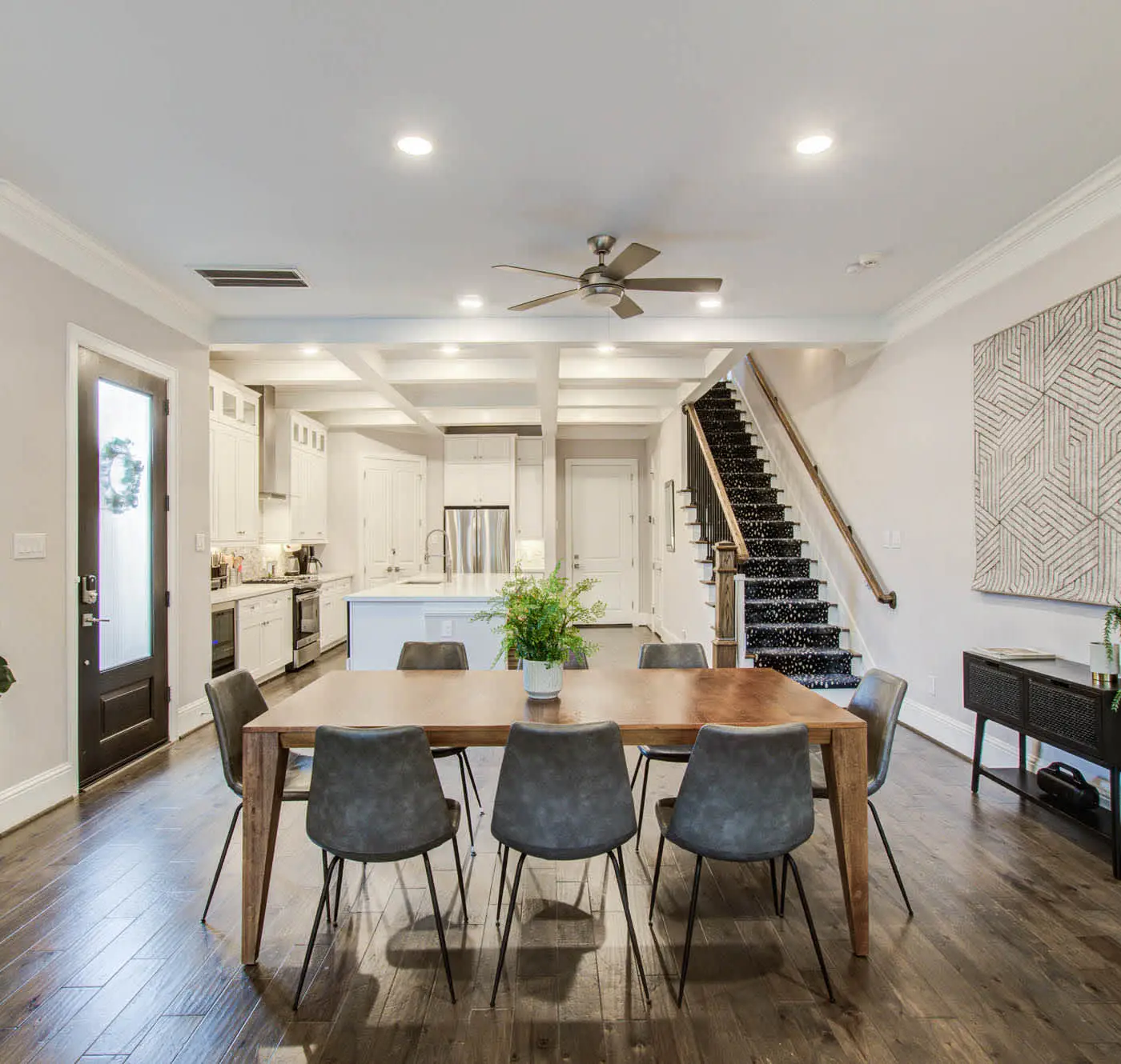 Houston Central Location - Stylish with Jacuzzi