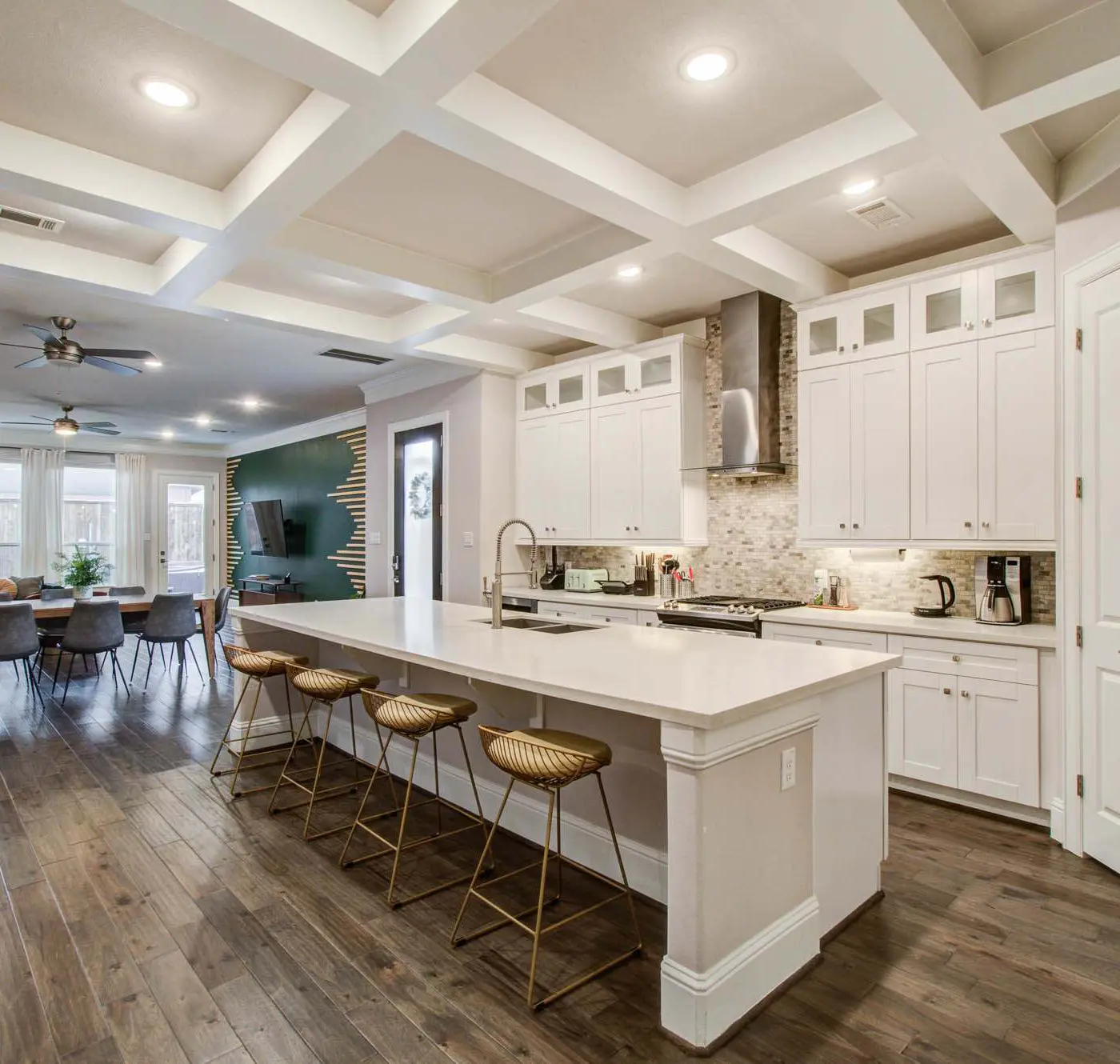 Houston Central Location - Stylish with Jacuzzi