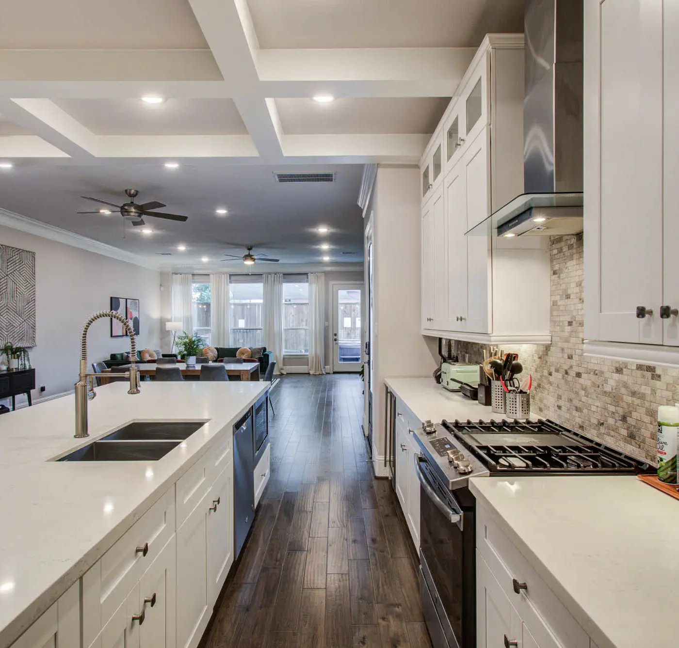 Houston Central Location - Stylish with Jacuzzi