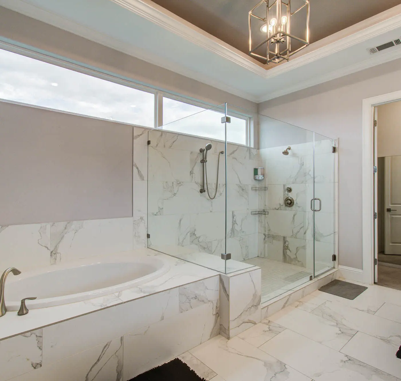 Houston Central Location - Stylish with Jacuzzi