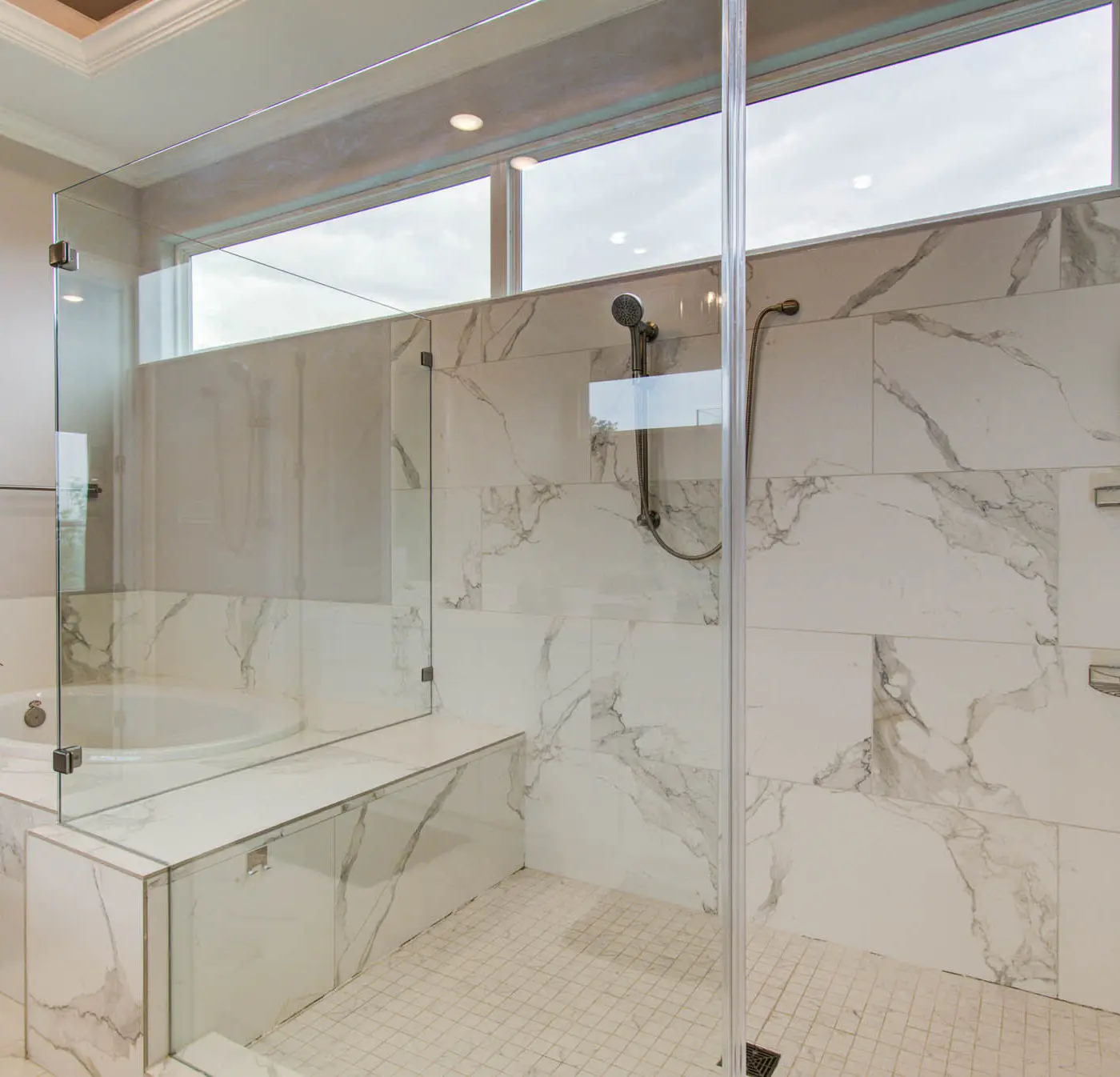 Houston Central Location - Stylish with Jacuzzi