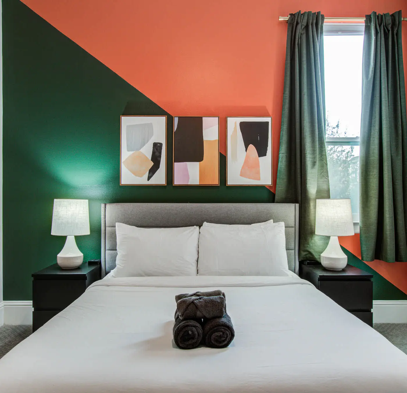 Houston Central Location - Stylish with Jacuzzi