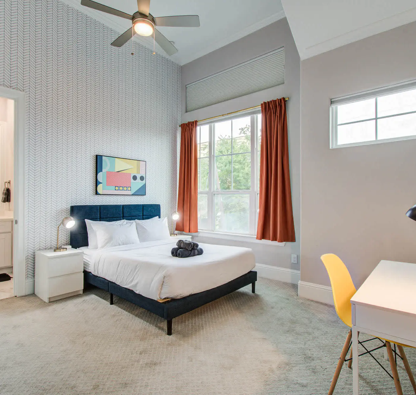 Houston Central Location - Stylish with Jacuzzi