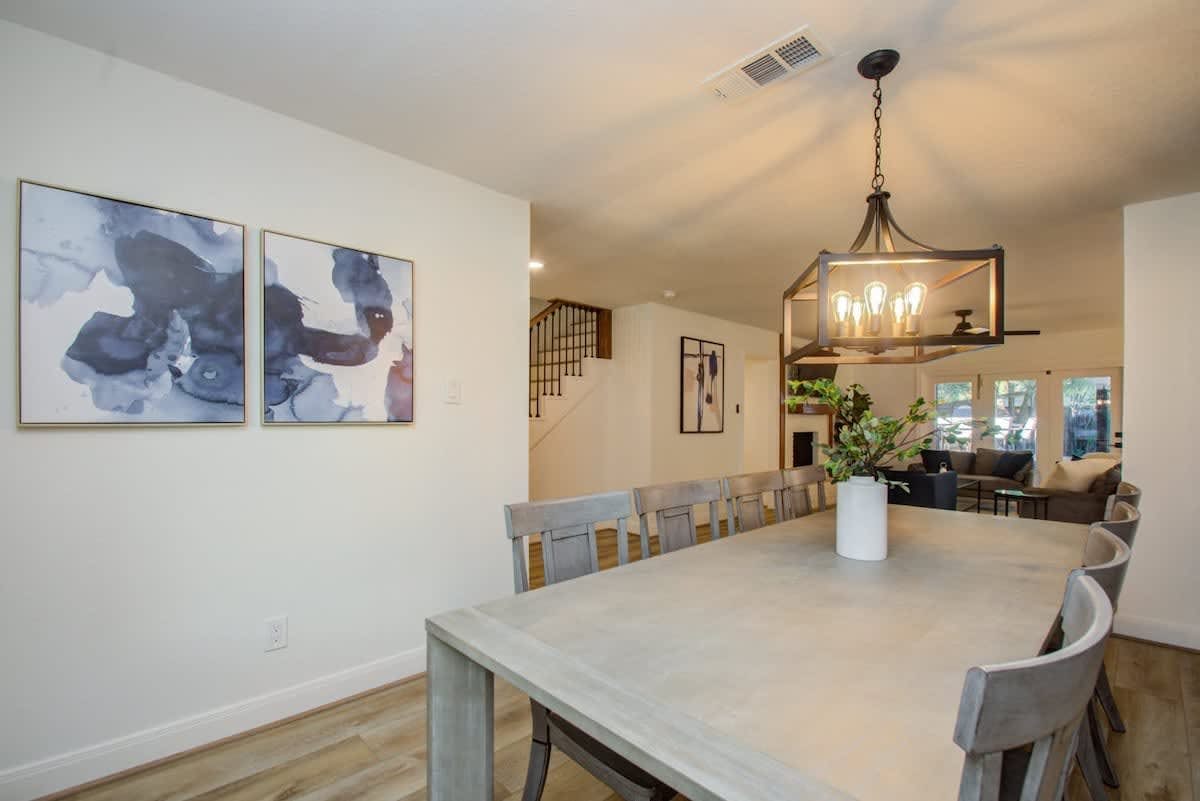 Stunning Modern Dream Home w Pool, Grill, Foosball