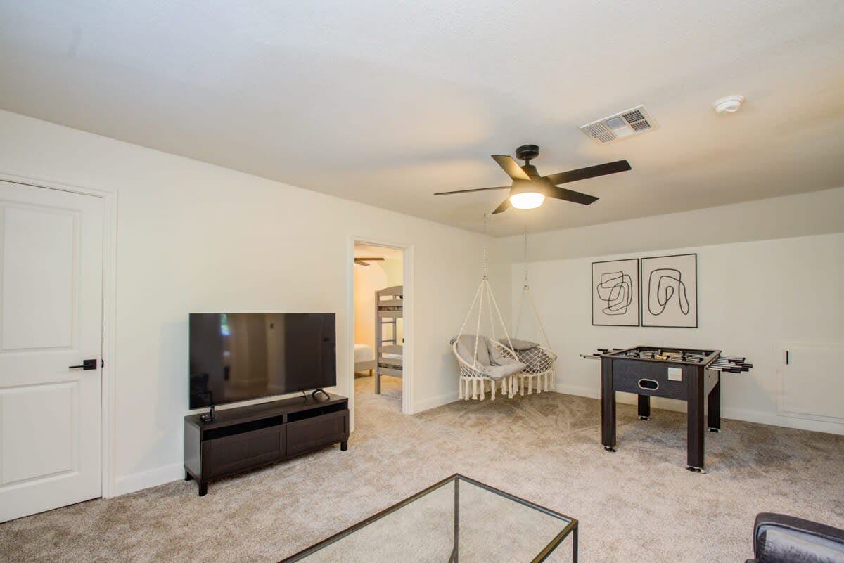 Stunning Modern Dream Home w Pool, Grill, Foosball