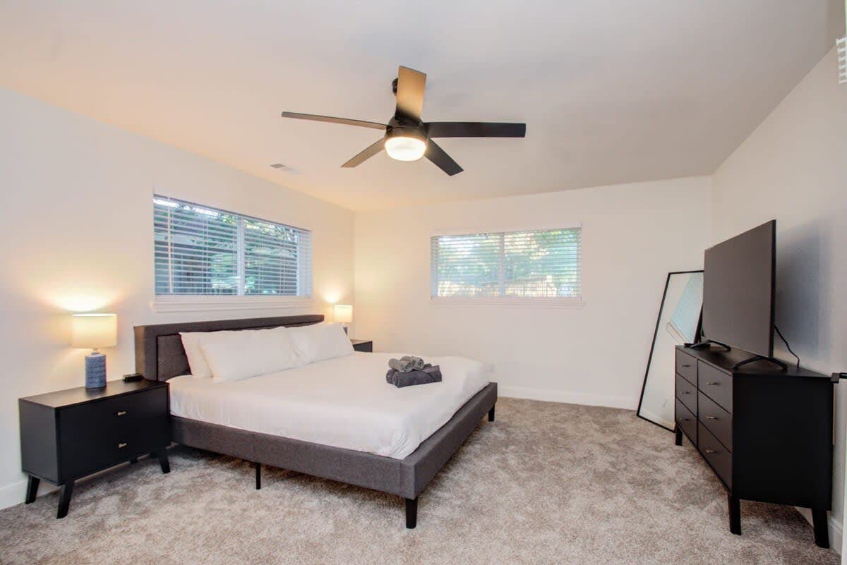 Stunning Modern Dream Home w Pool, Grill, Foosball