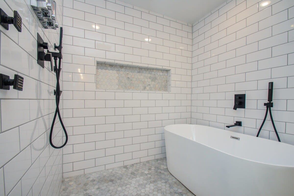 Stunning Modern Dream Home w Pool, Grill, Foosball