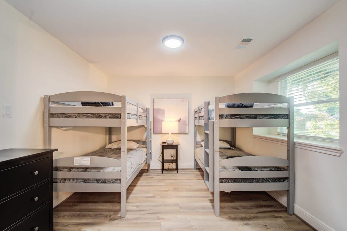 Stunning Modern Dream Home w Pool, Grill, Foosball