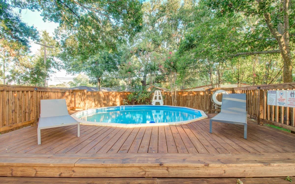 Stunning Modern Dream Home w Pool, Grill, Foosball