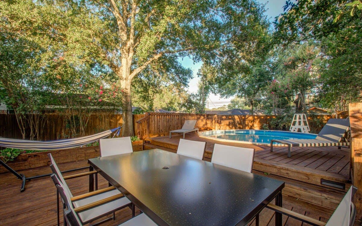 Stunning Modern Dream Home w Pool, Grill, Foosball