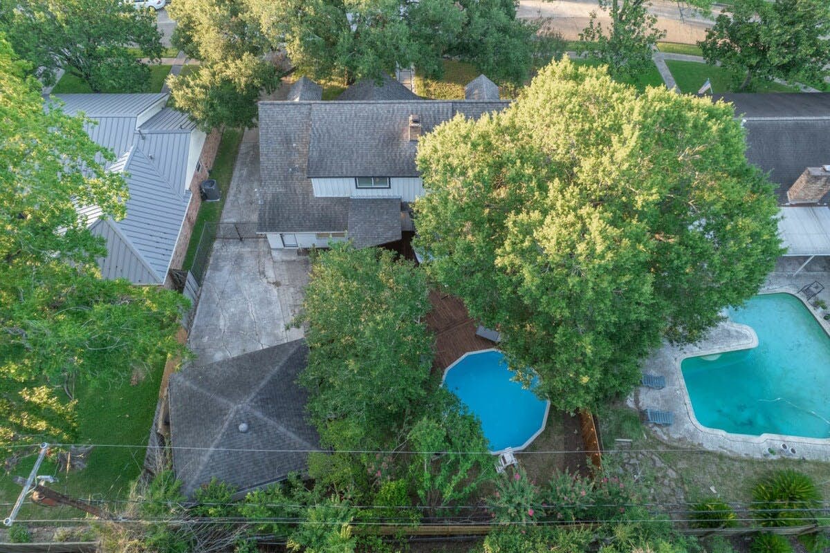 Stunning Modern Dream Home w Pool, Grill, Foosball