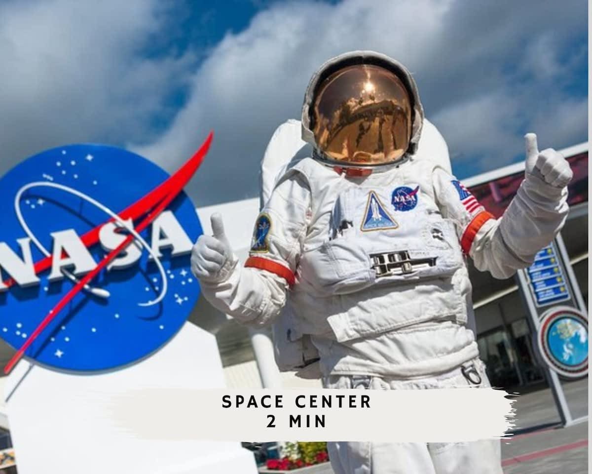 Stunning Modern Dream Home w Pool, Grill, Foosball