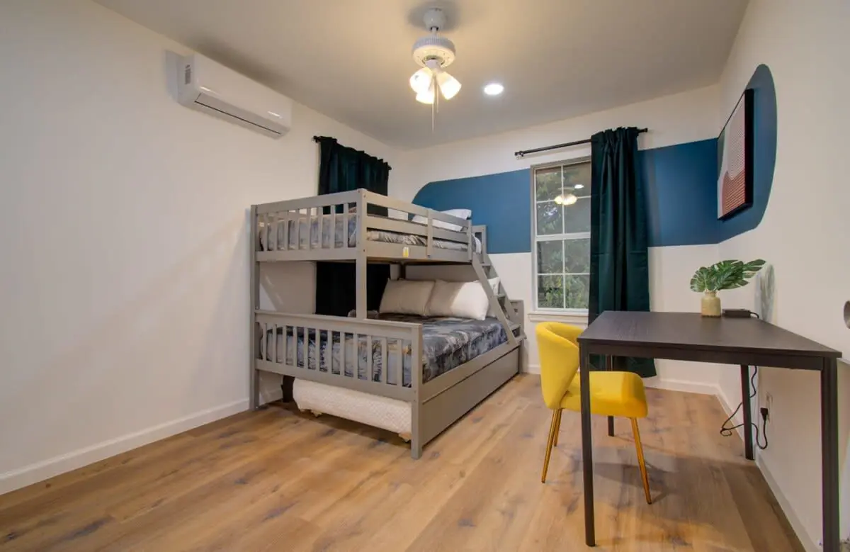 Heart of Houston - 2-BD/1-BA with Grill