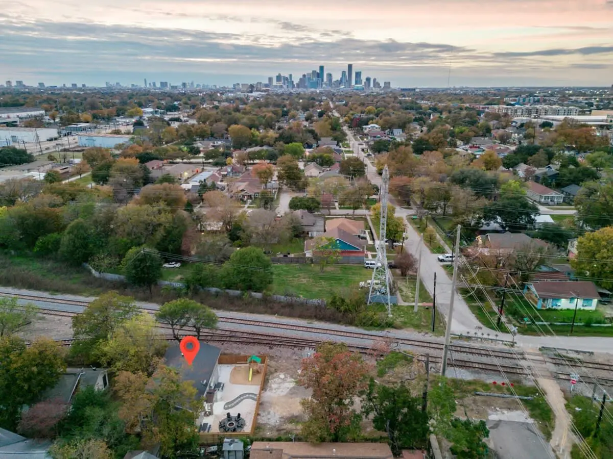 Heart of Houston - 2-BD/1-BA with Grill