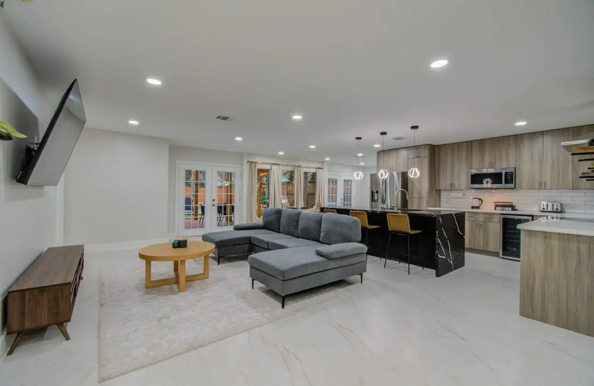 Central Convenience x Modern Luxury - Heart of Houston