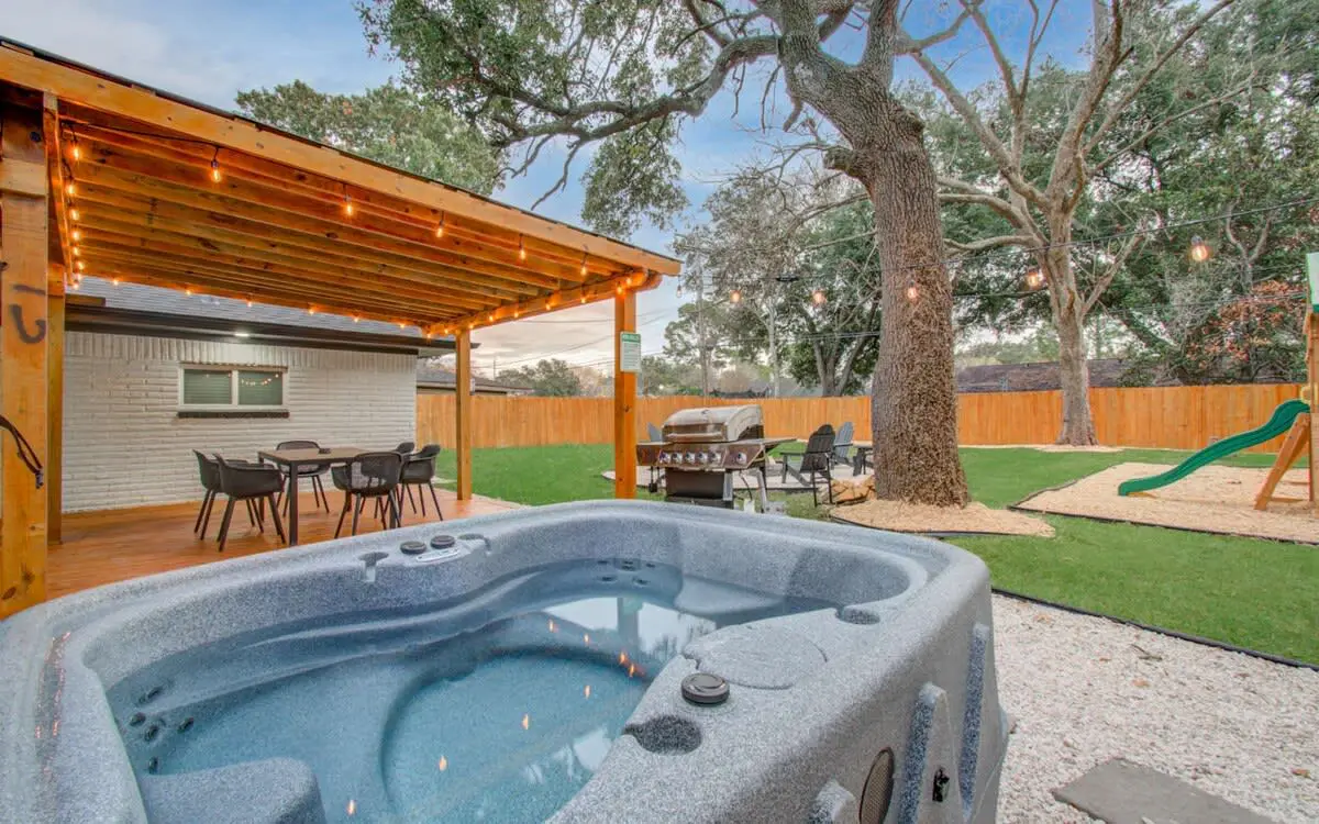 Central Convenience x Modern Luxury - Heart of Houston