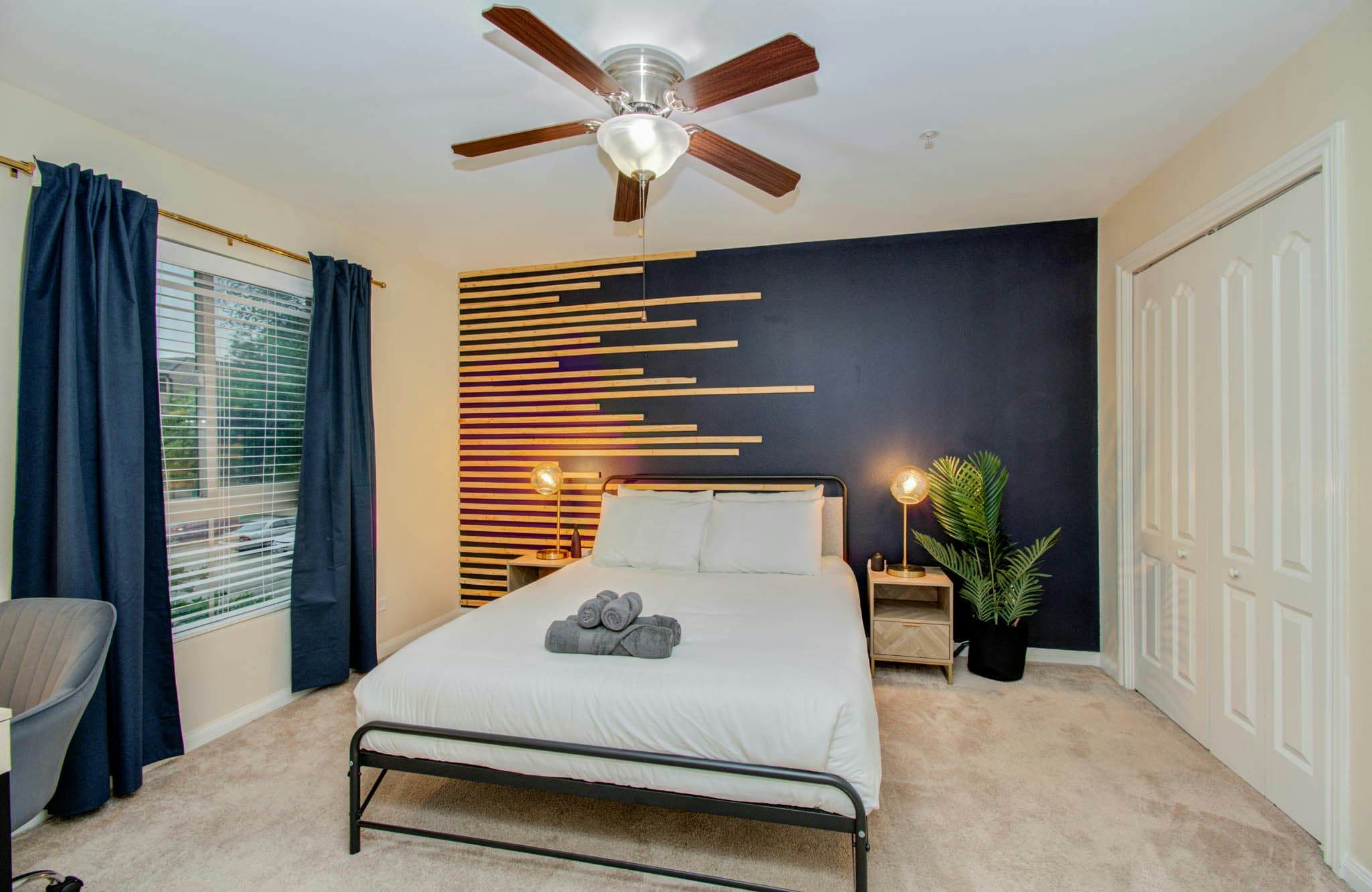 3 Bedrooms, Spacious Central Condo w Pool