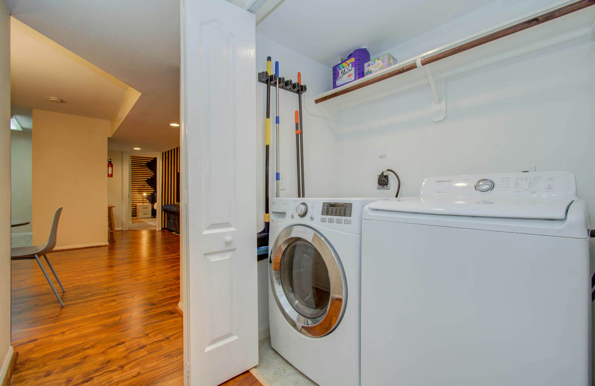 3 Bedrooms, Spacious Central Condo w Pool