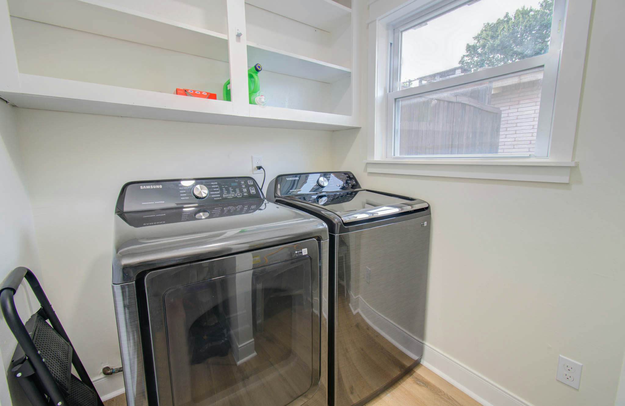 4-BD Central Location w Pool, Patio, Firepit