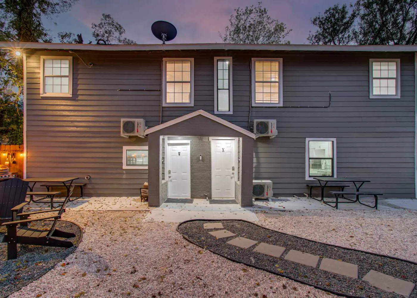 Charming Houston Getaway – 2BD/1BA & Yard