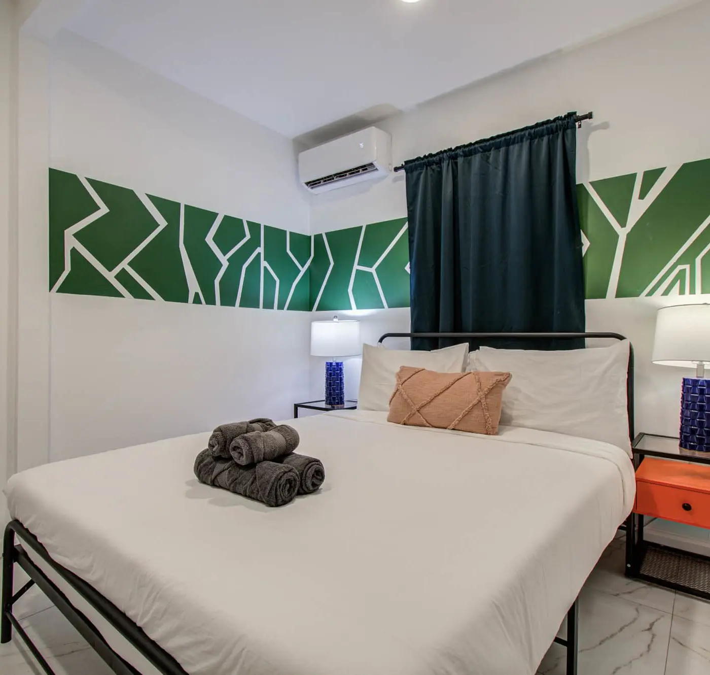 Charming Houston Getaway – 2BD/1BA & Yard