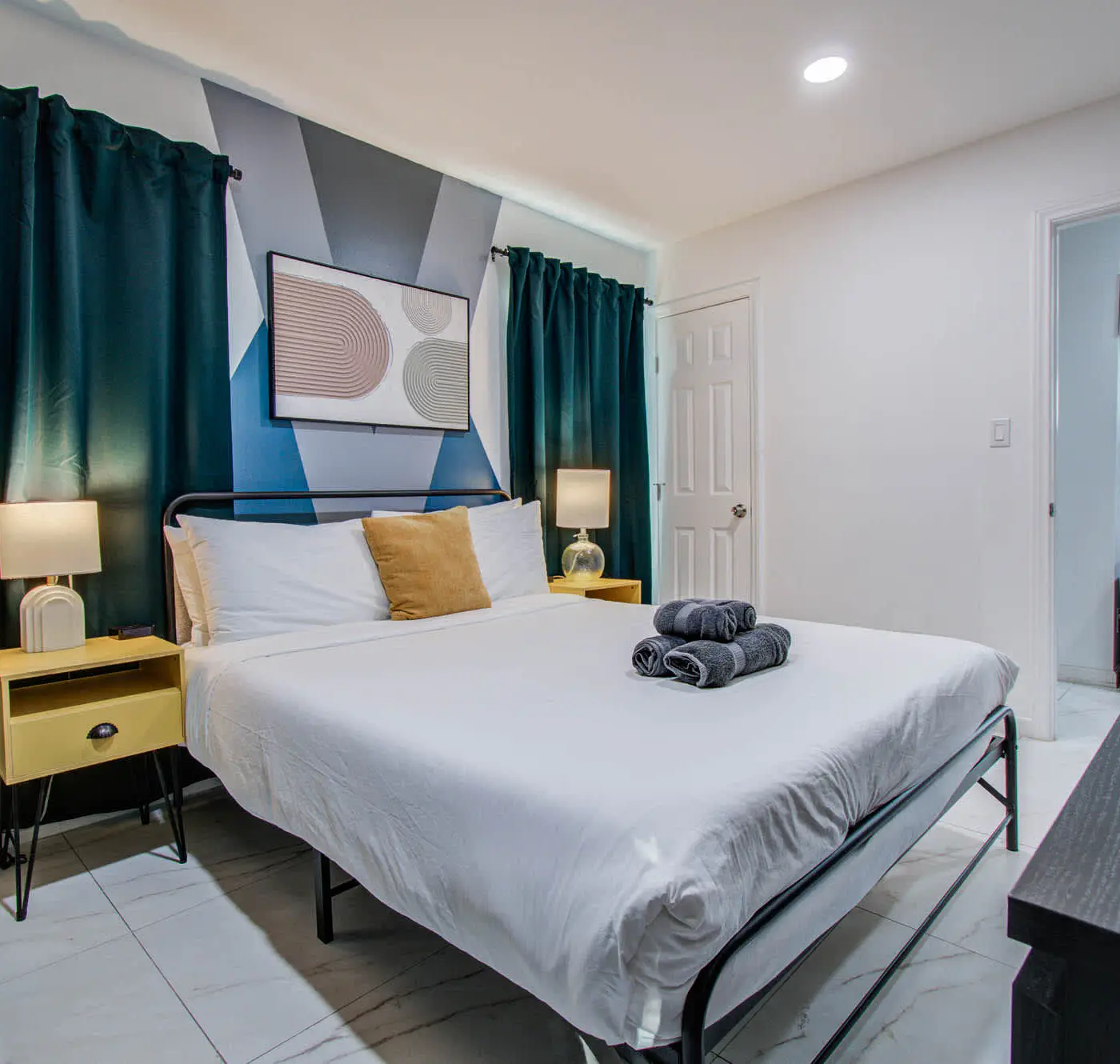 Modern 2BR Houston Stay | Central & Cozy