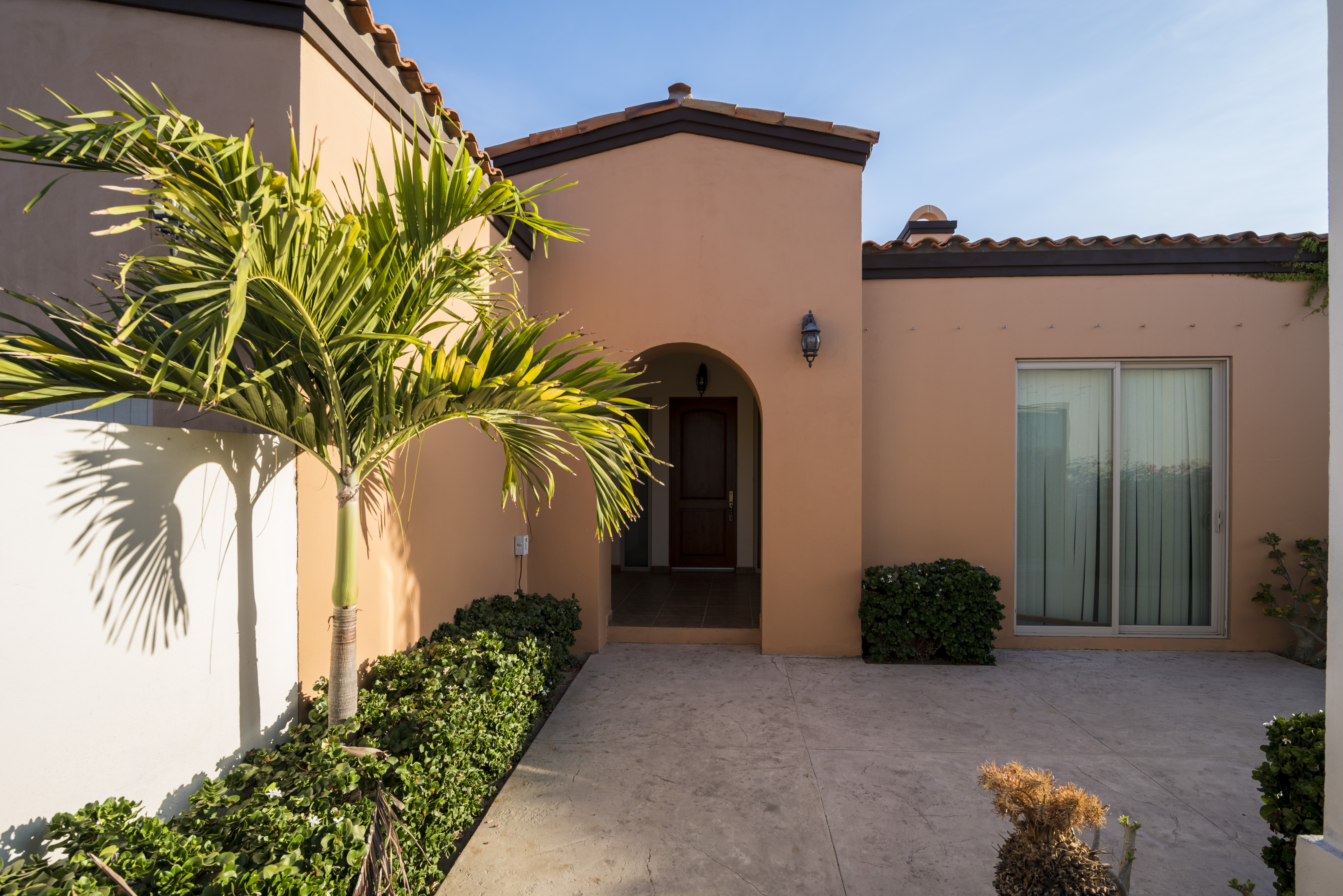 Balmy Golf course view villa