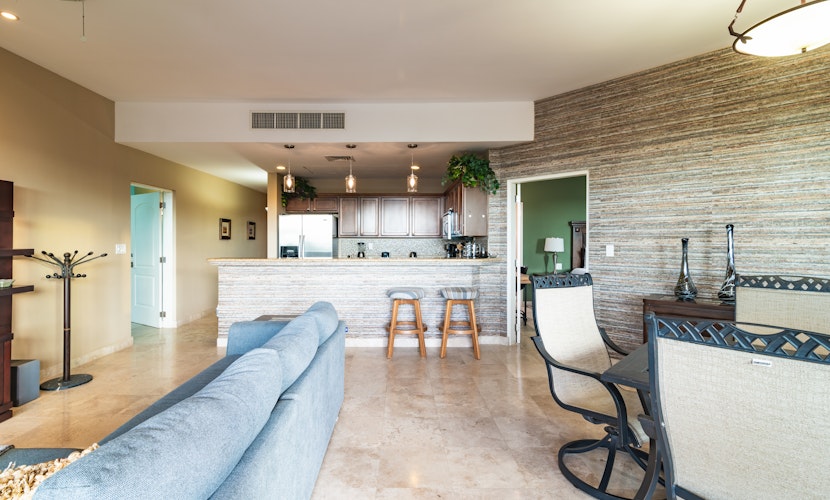 PDMB404-Beautiful Front ocean studio