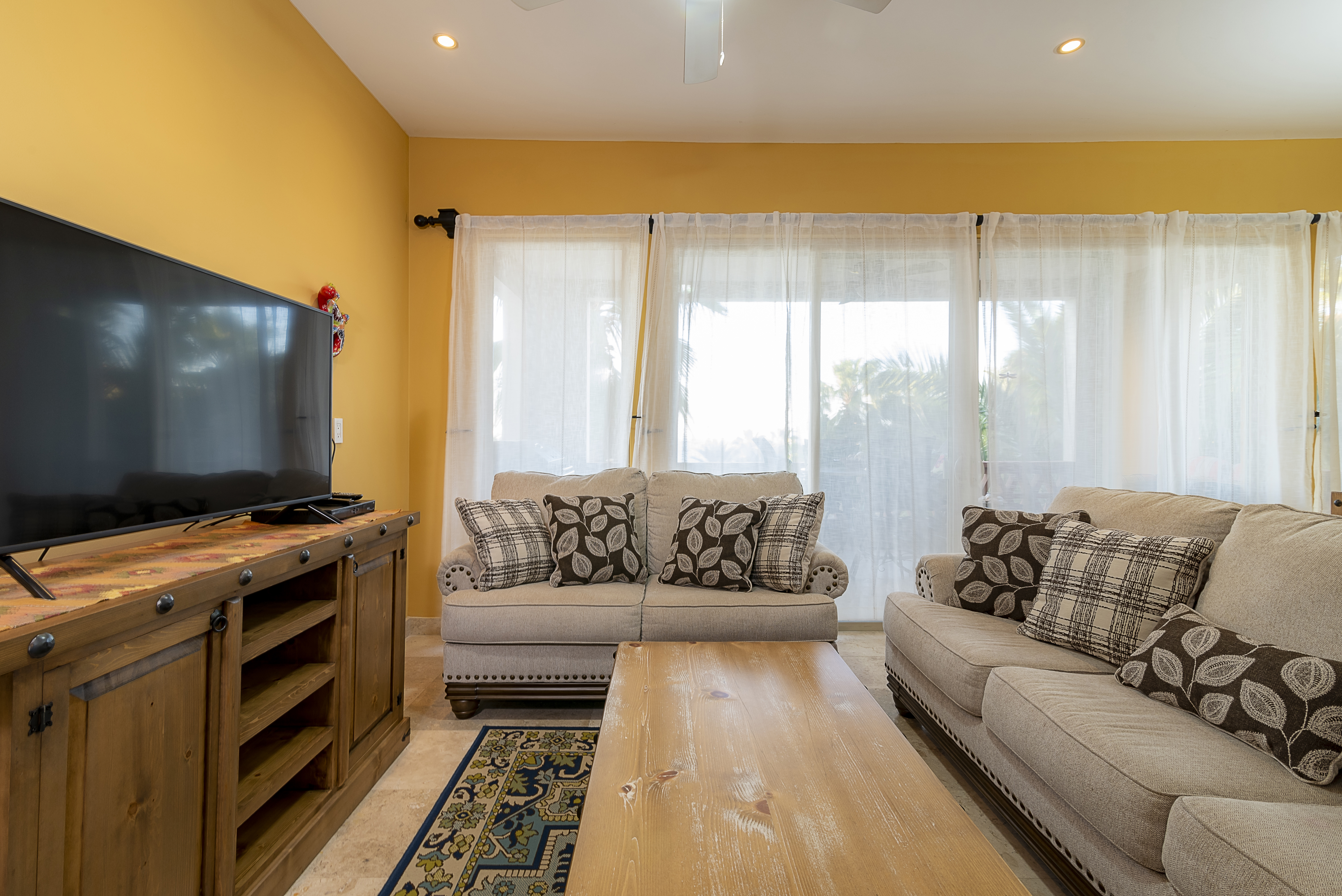 PDM C301-Colorful upper condo