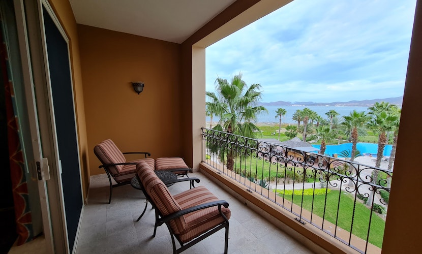 Delight your morning with this amazing view.D401