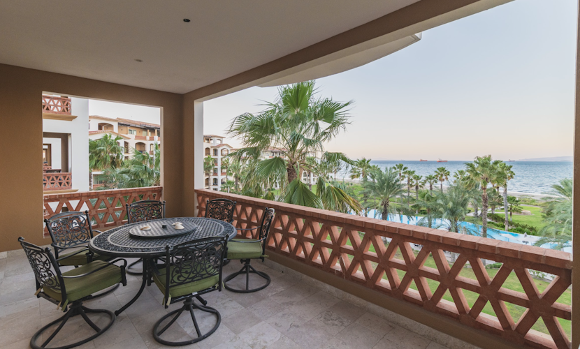 Enjoy your vacations in this beautiful unit!