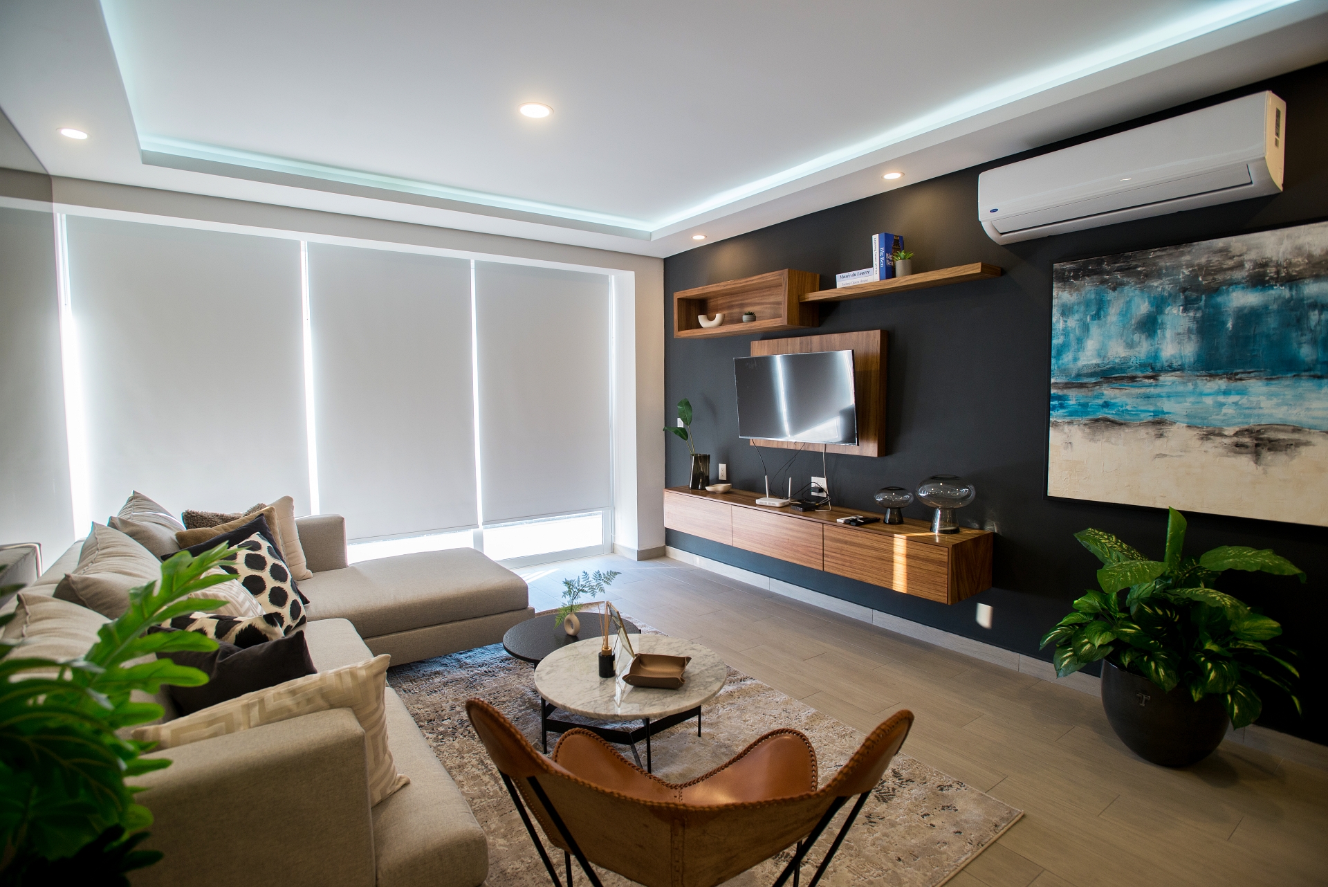 Real View Towers W204