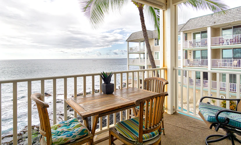 True Kona Retreat Condo๐โโ๏ธ Bedroom and Living Room Faces The Sea! ๐ Hale Kona Kai 305