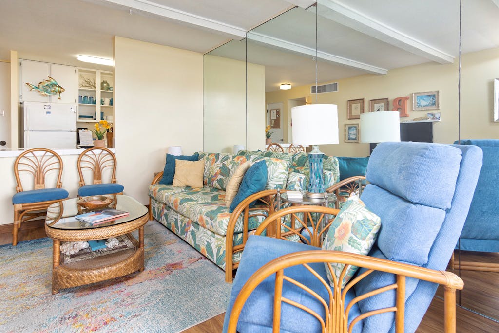 True Kona Retreat Condo🏄‍♀️ Bedroom and Living Room Faces The Sea! 🌊 Hale Kona Kai 305