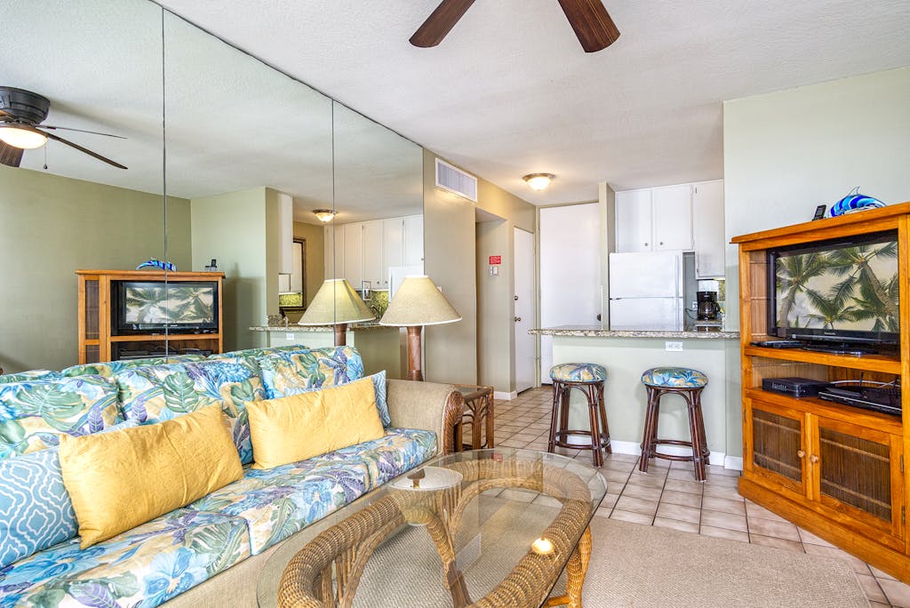 🍍Oceanfront Condo & Walking Distance to Beach and Town! 🏖 - Hale Kona Kai 207