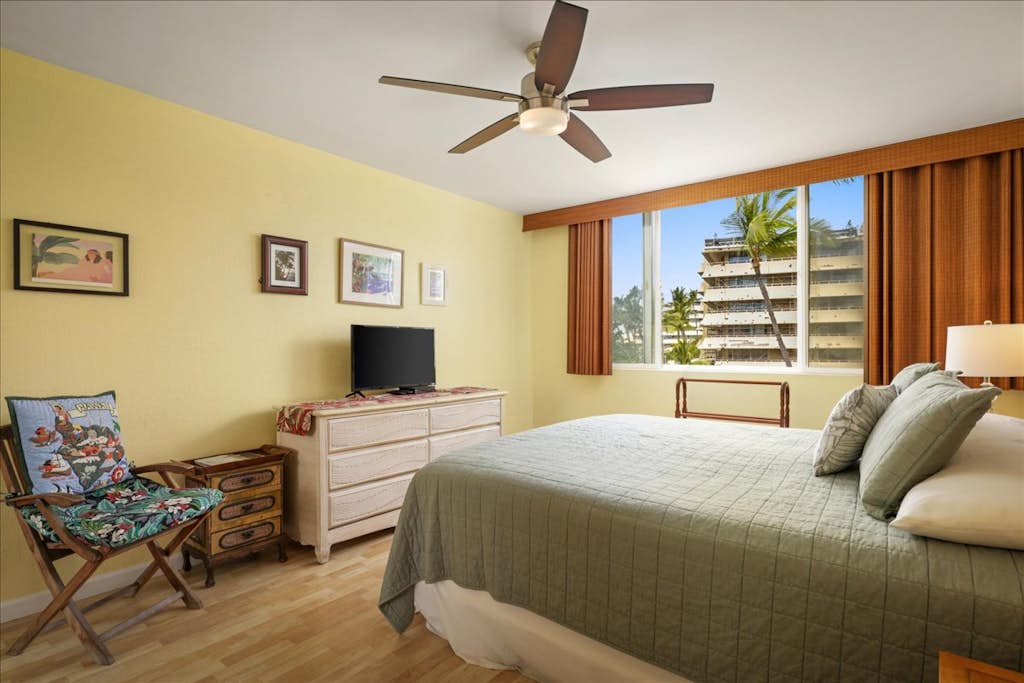 Oceanfront Stunner Condo Over The Lagoon Garden! Hale Kona Kai 311