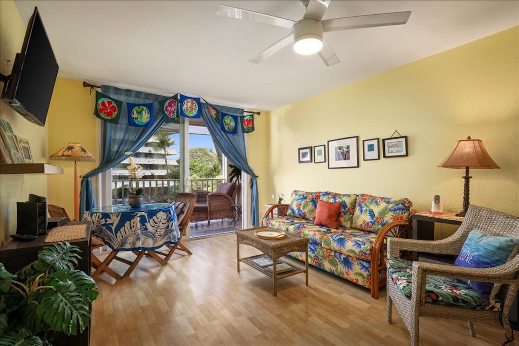 Oceanfront Stunner Condo Over The Lagoon Garden! Hale Kona Kai 311