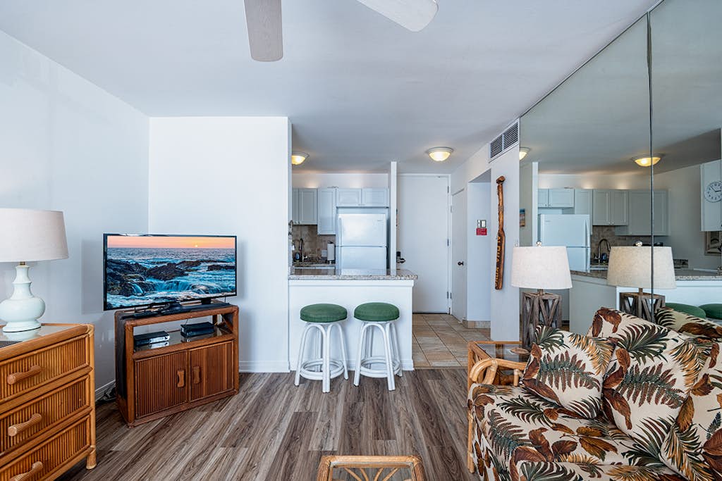 Wonderful Oceanfront Condo 🌊 Spectacular Views From The Lanai! 🏄‍♀️ Hale Kona Kai 408