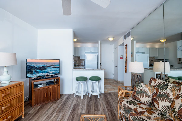 Wonderful Oceanfront Condo 🌊 Spectacular Views From The Lanai! 🏄♀️ Hale Kona Kai 408