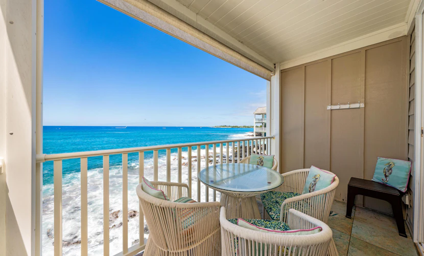 🐳 Newly Renovated Oceanfront Condo in Kona! 🌅 - Hale Kona Kai 302