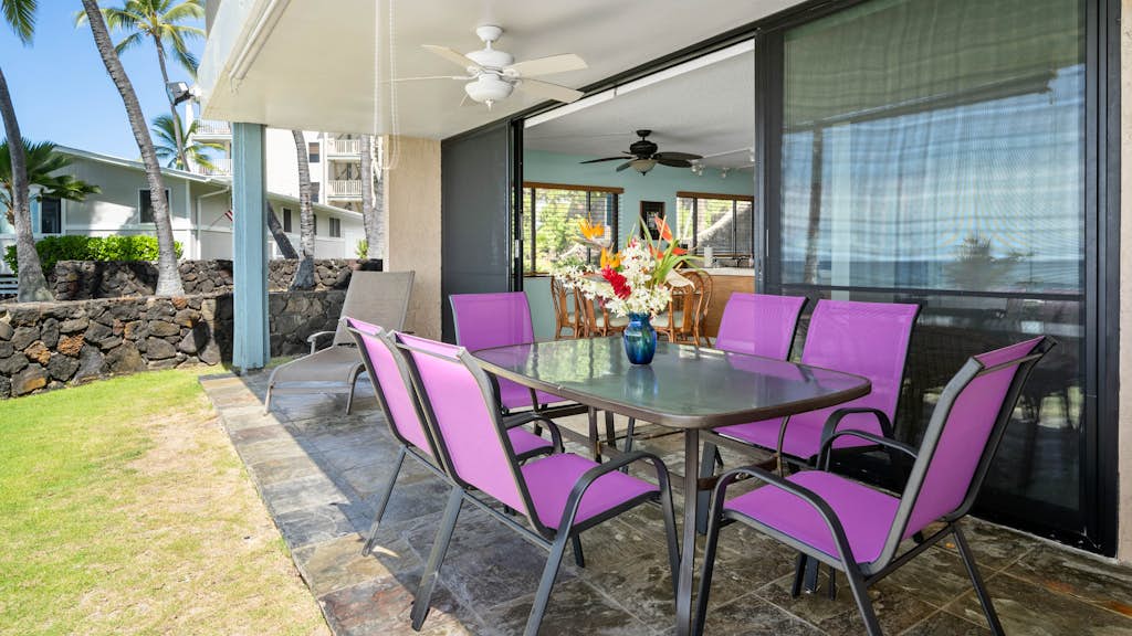 Incredible & Spacious Oceanfront Condo 🏝️ Walking Distance to Beach and Town!🩴 Kona Reef D-8