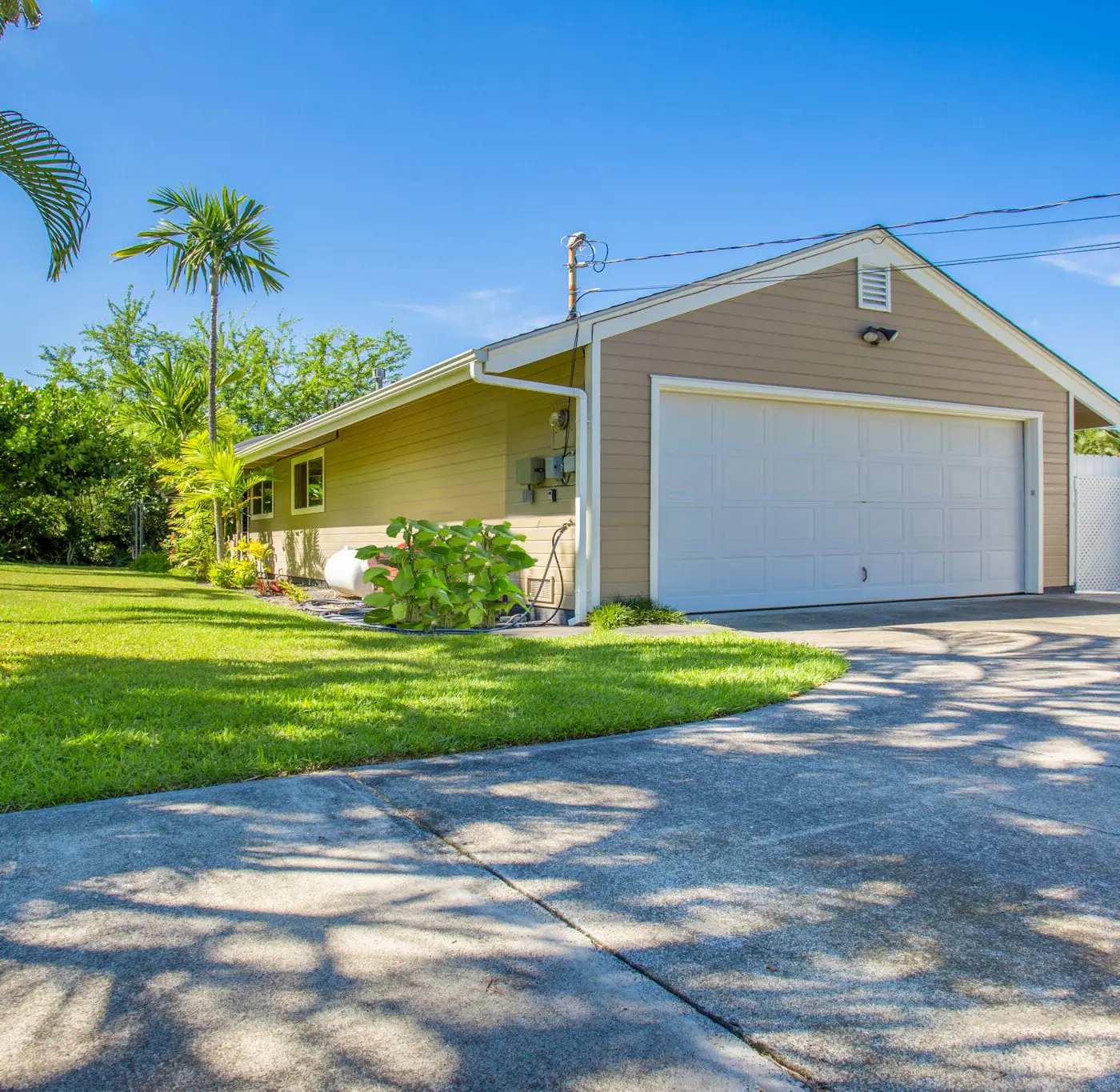 Hale Naniloa - White Sands Beach Home