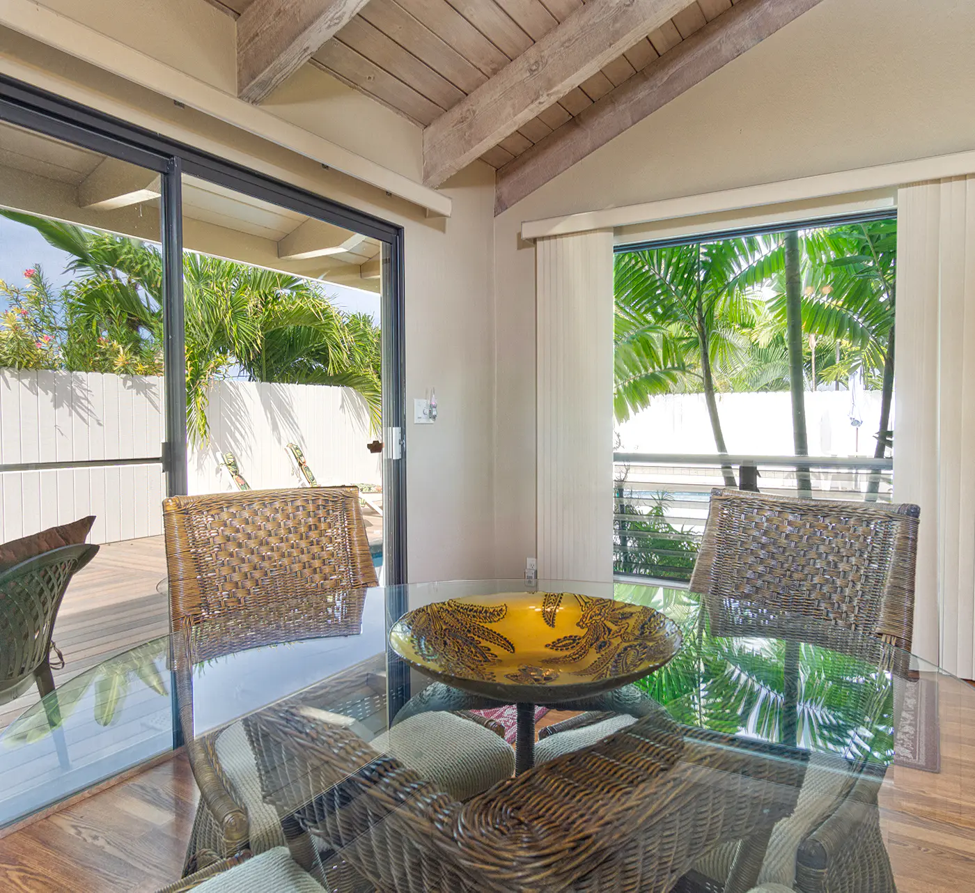 Hale Naniloa - White Sands Beach Home