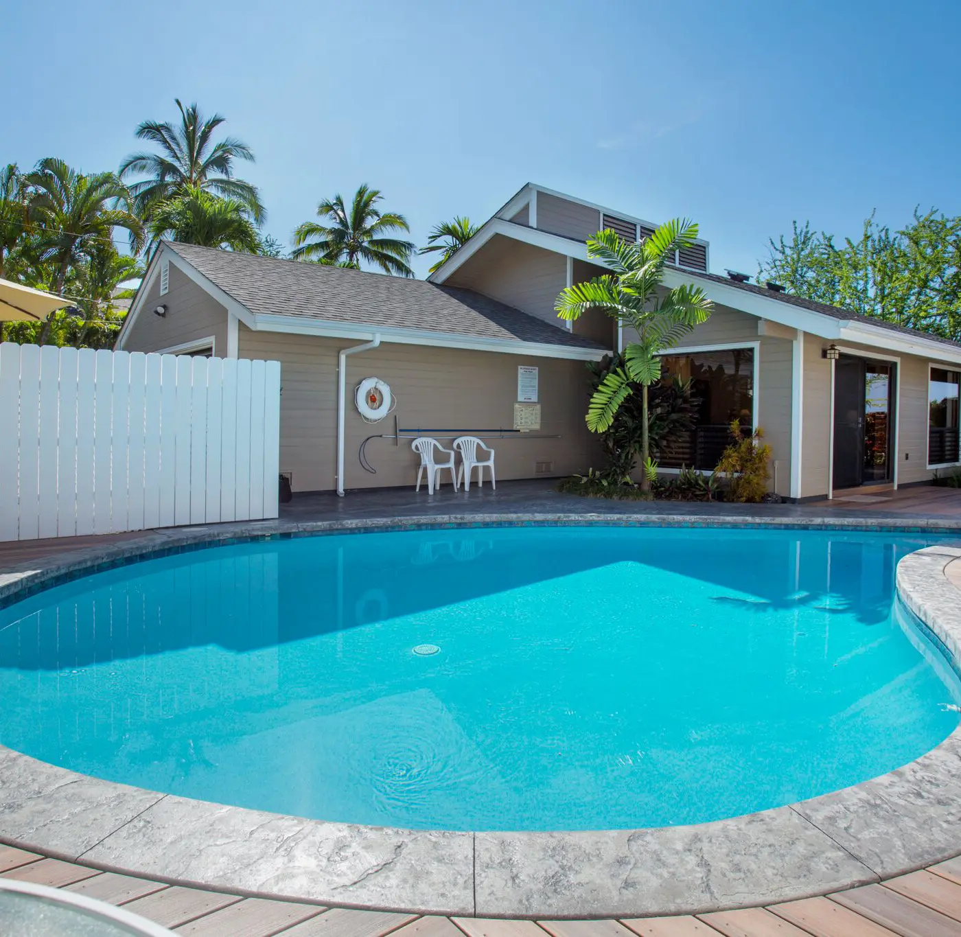 Hale Naniloa - White Sands Beach Home