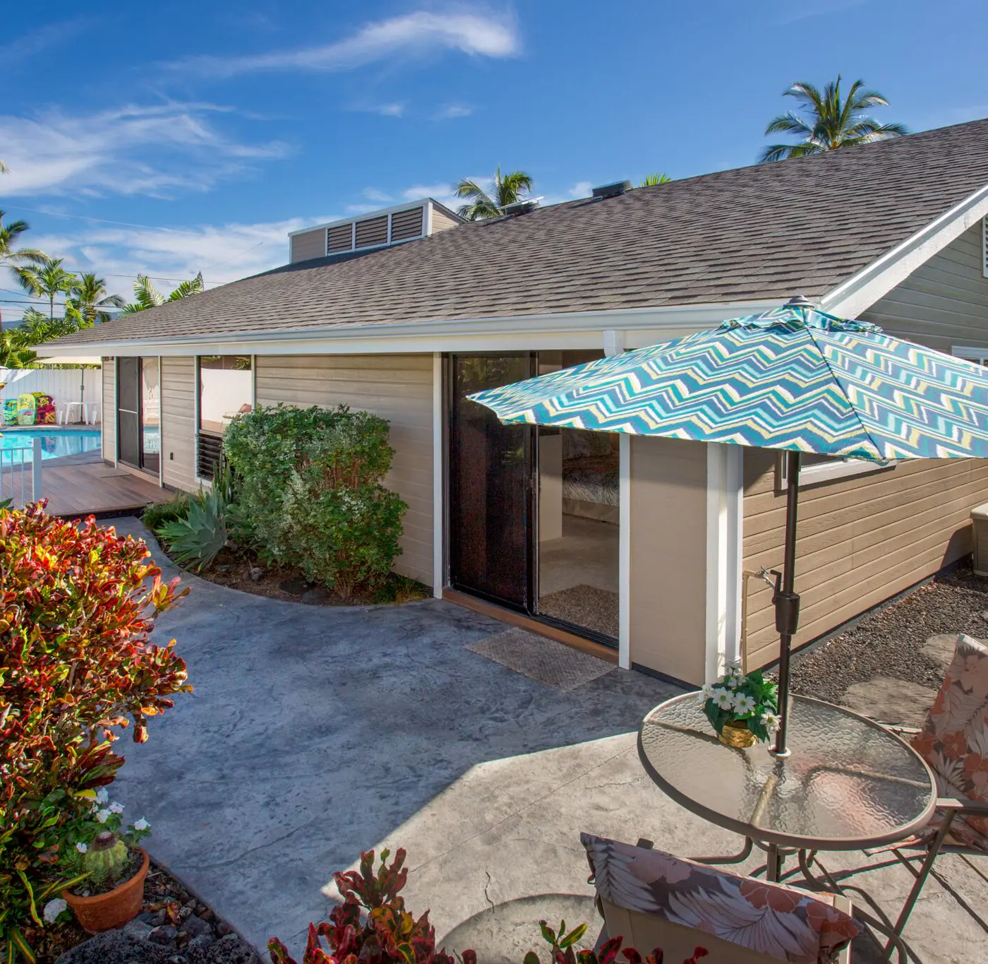 Hale Naniloa - White Sands Beach Home
